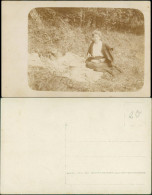 Foto  Frau Auf Der Picknickdecke, Rast Am Waldrand 1920 Privatfoto - Personen