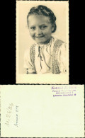Portrait Mädchen Mit Flechtfrisur Und Traditionellen Hemd 1949 - Abbildungen