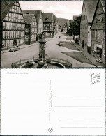 Ansichtskarte Hofgeismar Strassen Partie, Auto, Brunnen Anlage, Fachwerk 1955 - Autres & Non Classés