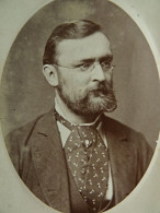 Photo CDV Foucher  Paris  Portrait Homme Barbu  Lunettes  Cravate Imprimée  CA 1880-85 - L454 - Alte (vor 1900)