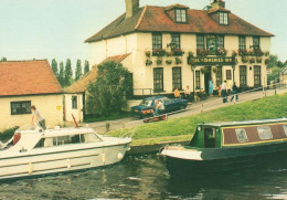 The Fisheries Inn Pub Harefield By Canal Middlesex Postcard - Other & Unclassified