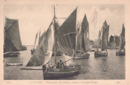 LE HAVRE BARQUES DE PECHE DANS L AVANT PORT - Haven