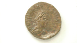 Monnaie Romaine AE  - Centenionalis / Nummus: 1.9cm/ 1.2g - A IDENTIFIER - Provincie