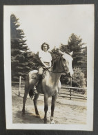 Photo Ancienne OKA CANADA Femme A Cheval En 1949 - Plaatsen