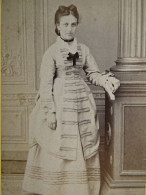 Photo CDV Romanowski Besançon  Jeune Femme  Robe Avec Une Vasque  CA 1875 - L454 - Old (before 1900)