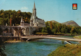 LOURDES - La Basilique, Le Gave Et Les - Lourdes