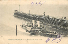 62 - Boulogne Sur Mer - La Malle Dans Les Jetées - Animée - Bateaux - Précurseur - Oblitération Ronde De 1905 - CPA - Vo - Boulogne Sur Mer