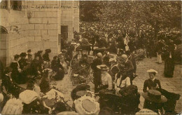 65 - Lourdes - Les Malades Aux Piscines - Animée - Oblitération Ronde De 1907 - CPA - Voir Scans Recto-Verso - Lourdes