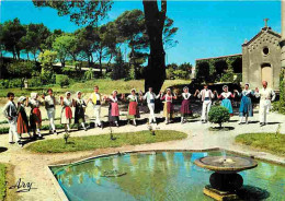 Folklore - Danses - Provence - Folklore Provençal - Une Farandole Au Pays Du Soleil - CPM - Voir Scans Recto-Verso - Danze