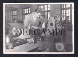 REAL PHOTO PORTUGAL LISBOA - OFICINAS DE S. JOSÉ TRABALHADOR EM TORNO MECÂNICO WORKER LABOUR - 1950'S - Lisboa