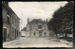 Ormoy - Place De La Mairie. Circulée 1958 - Autres & Non Classés