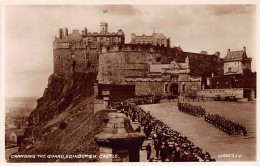 Schottland: Edinburgh Castle, Changing The Guard Ngl #146.902 - Autres & Non Classés