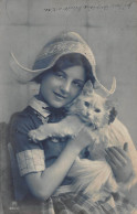 Tiere: Weiße Katze Und Mädchen Mit Trachtenhut Gl1913 #150.683 - Other & Unclassified