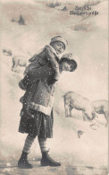 Tiere: Mädchen Mit Kleinem Kind Und Schweinen Im Hintergrund Gl19? #150.879 - Other & Unclassified