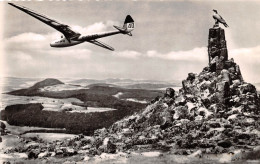 Die Rhön Fliegerdenkmal Wasserkuppe Mit Segelflugzeug Gl19? #151.589 - Sonstige & Ohne Zuordnung