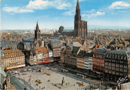 Strasbourg La Place Kléber Et L'Cathédrale Ngl #153.689 - Straatsburg