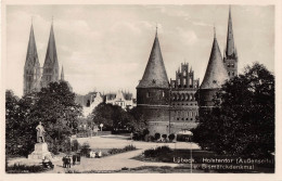 Lübeck Holstentor Außenseite Und Bismarckdenkmal Gl #153.738 - Other & Unclassified