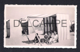 REAL PHOTO PORTUGAL PRAIA A IDENTIFICAR - COSTUMES PORTUGUES UM DIA NA PRAIA TOLDO BARRACA NA PRAIA 1940's (É UMA FOTO) - Other & Unclassified