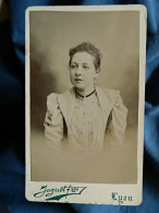 Photo CDV Joguet à Lyon - Femme, Joli Portrait, Ca 1890-95  L452 - Oud (voor 1900)