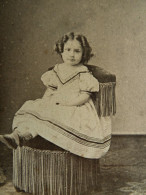 Photo CDV Malardot à Metz - Fillette Sur Un Petit Fauteuil, Second Empire Ca 1865  L452 - Alte (vor 1900)