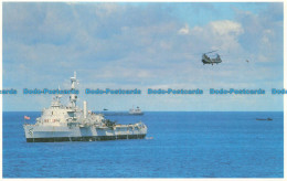 R665726 No. 34. Raf Twin Rotar Chinook Helicopter Overflies Ships Of The Force. - Monde
