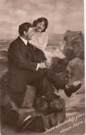 J74. Vintage Postcard. Couple On The Beach. - Couples