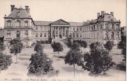 J71. Vintage Postcard. Amiens. The Court Of Justice.  By LL. - Amiens