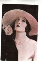 J70. Nostalgia Postcard. The Gibson Girl. 1925 Fashion Show, Hotel Astor. London - Fashion