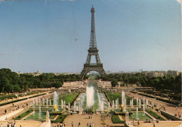 PARIS - Le Tour Eiffel Et Les Jets D'eau Du Trocadero - Eiffeltoren