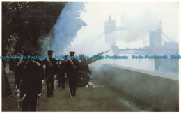 R671094 No. 63. The Gun Salute At Tower Bridge. Prescott Pickup. Sovereign Picto - Monde