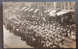 Carte Photo Défilé Cavalcade,  La Vaillante De Lunel, Ville ? - Other & Unclassified