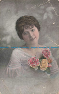 R670447 Woman With Roses In Her Hands. Postcard - World