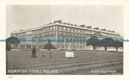 R668960 Hampton Court Palace. South East Front. Gale And Polden. Wellington Seri - World