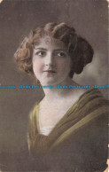 R669732 Young Woman Portrait. 1919 - Monde