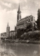 LOURDES - La Basilique Et Le Gave - Lourdes