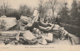 CARTE POSTALE ORIGINALE ANCIENNE : METZ  LE MONUMENT DE L'HOMME DE FER RENVERSE  ANIMEE  MOSELLE (57) - Metz