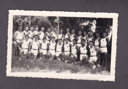 Photo Originale Vintage Snapshot Barsac Le Groupe De L' Etoile Avant Le Concours Gymnastique Gymnastes  (51958) - Sport