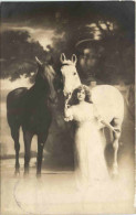 Frau Mit Pferd - Caballos