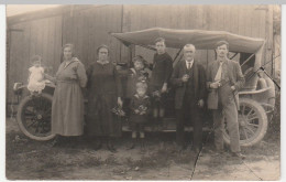 Carte Photo Automobile Et Famille Avec Enfants Et Bébé - Voitures De Tourisme