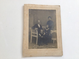 Ancienne Grande Photographie Cartonnée Famille D’autrefois - Personnes Anonymes