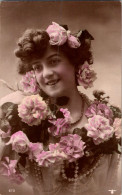 Carte     -    Belle Femme   ,portrait  ,  Fleurs            AQ899 - Femmes