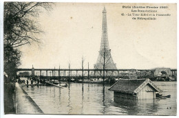 CPA Non écrite * PARIS Janvier Février 1910 Les INONDATIONS La Tour Eiffel Et La Passerelle Du Métropolitain * J.F. Edit - Paris Flood, 1910