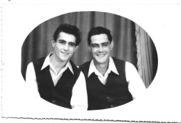 Photo Originale - Portrait De Deux Jeunes Garçons, Claude 20 Ans Et Roger 23 Ans 1/2, Octobre 1949 - Personnes Anonymes