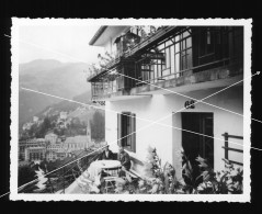 Orig. Foto 1938 Ortspartie Bad Gastein, Ehepaar Vor Pension Hotel Tauernburg Nr. 62 , Im Hintergrund Badgastein - Bad Gastein