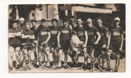 LESPARRE   33   UNE SÉLECTION DU VÉLO-CLUB MÉDOCAIN  -  ANNÉE 1949 - CARTE PHOTO - CYCLISME - CYCLISTE - Lesparre Medoc