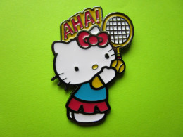 Pin's BD Hello Kitty (Chat) Joue Au Tennis - 2A01 - BD