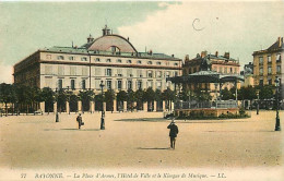 64 - Bayonne - La Place D'Armes, L'Hôtel De Ville Et Le Kiosque De Musique - Animée - Colorisée - Carte Neuve - CPA - Vo - Bayonne