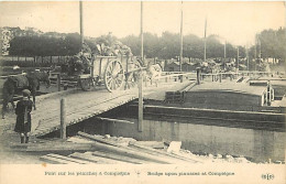 60 - Compiègne - Pont Sur Les Péniches â Compiègne - Animée - CPA - Voir Scans Recto-Verso - Compiegne