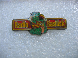 Pin's Radio Basilisk De La Région De Bâle En Suisse - Mass Media