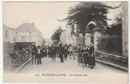 Vendée / Saint Gilles Croix De Vie, La Grande Rue, Animée - Saint Gilles Croix De Vie